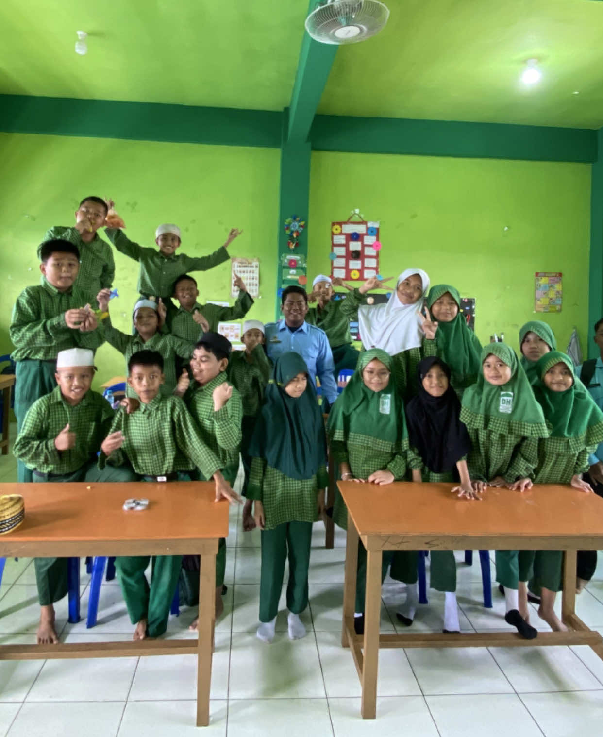 MBG di Tk dan Sd Daarul Hijrah Loa Janan Ilir, Kota Samarinda  @badangizinasional.ri @PRABOWO SUBIANTO @Gibran Rakabuming @gerindra  #makanbergizigratis #badangizinasional #fyp #daarulhijrah #tumbuhlebihbaik 