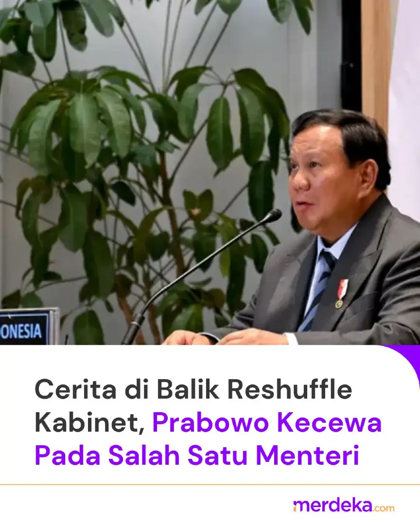 Presiden Prabowo Subianto melakukan reshuffle Kabinet Merah Putih pada 8 September 2025 dengan mengganti lima menteri, termasuk Budi Gunawan dari posisi Menko Polkam, yang disebut-sebut karena dinilai tidak muncul di publik saat terjadi gelombang demo berujung kerusuhan pada akhir Agustus 2025. Dalam pertemuan internal bersama Fraksi Gerindra, Prabowo mengungkapkan kekecewaannya terhadap salah satu menteri yang dianggap tidak mampu meredam situasi, meski pihak Istana menegaskan reshuffle dilakukan sebagai evaluasi menyeluruh. Pengamat menilai pemecatan Budi Gunawan tak lepas dari kegagalannya mengoordinasikan aparat keamanan serta dinamika politik, terutama terkait hubungan Presiden dengan PDIP. #merdekadotcom #Intrnike