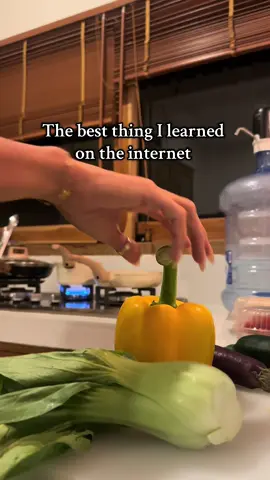 Minus the seeds on the floor… best bell pepper hack 🫑 