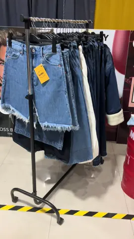 în urma nenumaratelor voastre cereri, v-am adus la #blugărie FUSTE de blug‼️  #fyp #denimyourway #iasi #creatorsearchinsights 