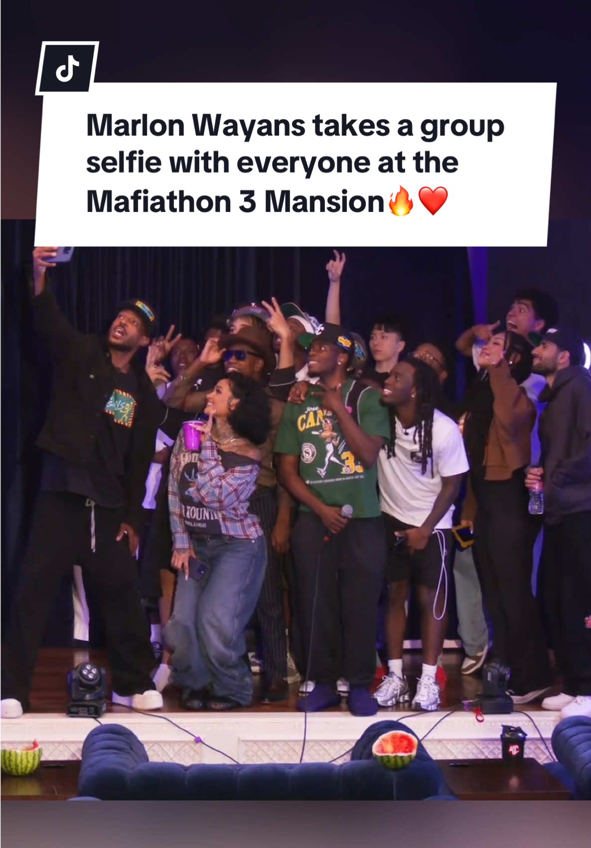 Marlon Wayans takes a group selfie with everyone at the Mafiathon 3 Mansion🔥❤️@Marlon Wayans @Kai Cenat @Kehlani #mafiathon3 #marlonwayans #kehlani #kaicenat #fyp 