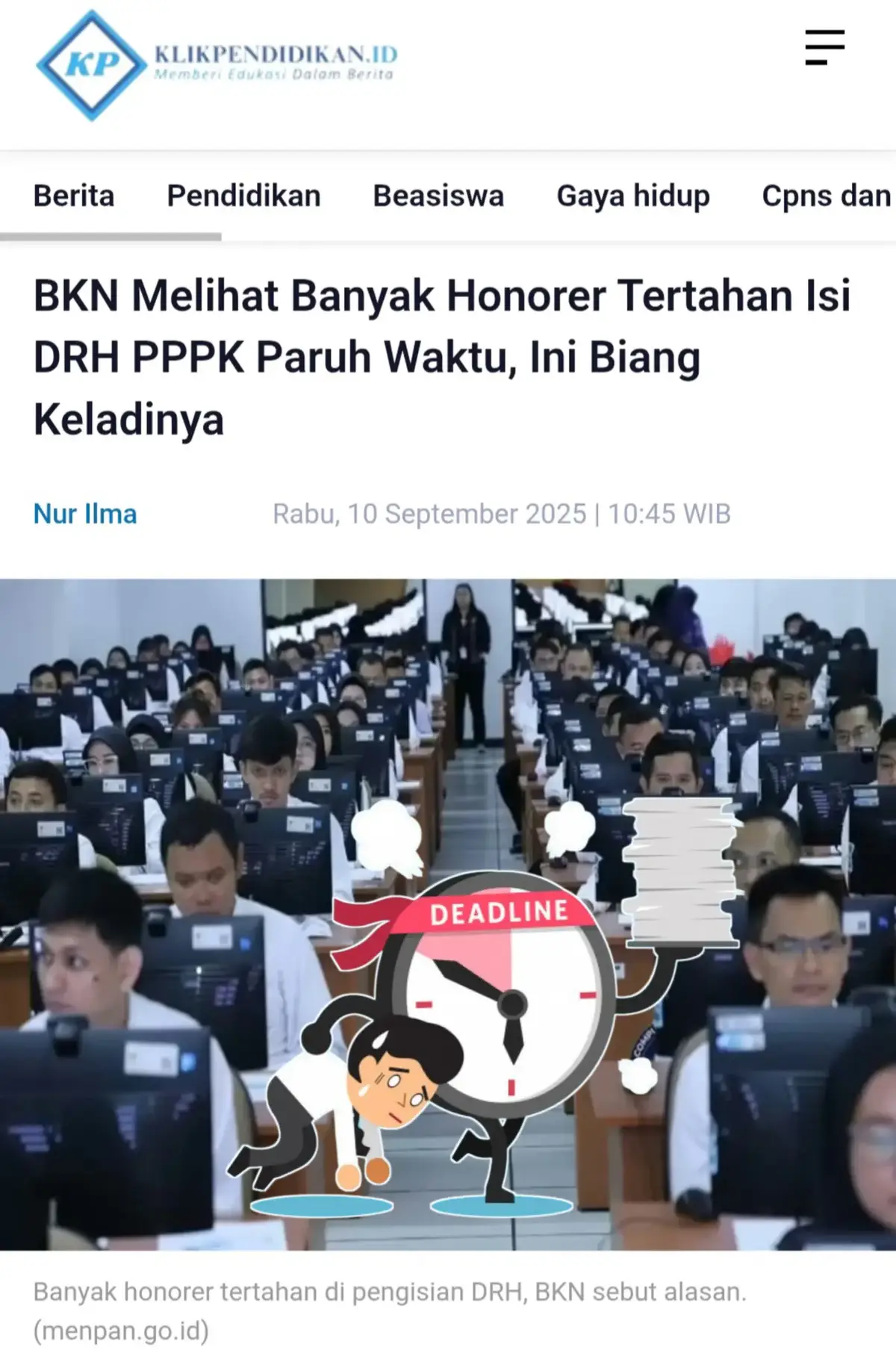 KLIK PENDIDIKAN - Bisa diketahui, honorer saat ini sudah masuk tahap pengisian Daftar Riwayat Hidup (DRH) PPPK Paruh Waktu. Tetapi, pengisian DRH ini belum bisa diakses semua tenaga honorer. Banyak peserta yang seharusnya sudah melangkah ke tahap pemberkasan masih tertahan. Badan Kepegawaian Negara (BKN) akhirnya memberikan penjelasan mengenai biang keladinya. Deputi Bidang Sistem Informasi Kepegawaian dan Digitalisasi Manajemen ASN BKN, Suharmen, menegaskan bahwa kendala ini bukan berasal dari sistem SSCASN. Melainkan karena prosedur administrasi yang belum sepenuhnya diselesaikan oleh instansi. “Pengisian DRH PPPK paruh waktu bisa dilakukan setelah Kementerian PANRB menerbitkan formasi PPPK paruh waktu,” ujarnya. Suharmen menjelaskan lebih lanjut bahwa meskipun formasi telah ditetapkan oleh Kemenpan RB, peserta tidak langsung bisa mengisi DRH. Kok bisa? Mari simak penjelasan berikut hingga selesai agar Anda lebih mudah untuk memahaminya. Nah, terkait hal ini, Suharmen kembali menjelaskan secara rinci. “Kalau formasi sudah ditetapkan KemenPANRB, dan instansi sudah melakukan klik final pengumuman, maka instansi dapat memilih tanggal mulai pengisian DRH,” tambahnya. Artinya, meski honorer sudah dinyatakan lulus seleksi, akses DRH tetap terkunci apabila instansi belum menekan tombol final pengumuman pada sistem. Selain itu, BKN menegaskan bahwa waktu pengisian DRH sangat terbatas. Sistem SSCASN hanya akan membuka akses hingga 15 September 2025, tanpa ada perpanjangan waktu. 