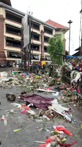 penyebab utama banjir adalah sampah , banyak sekali sampah yang berserakan setelah banjir surut #banjir #hujan #bali #fyppppppppppppppppppppppp #fyp 