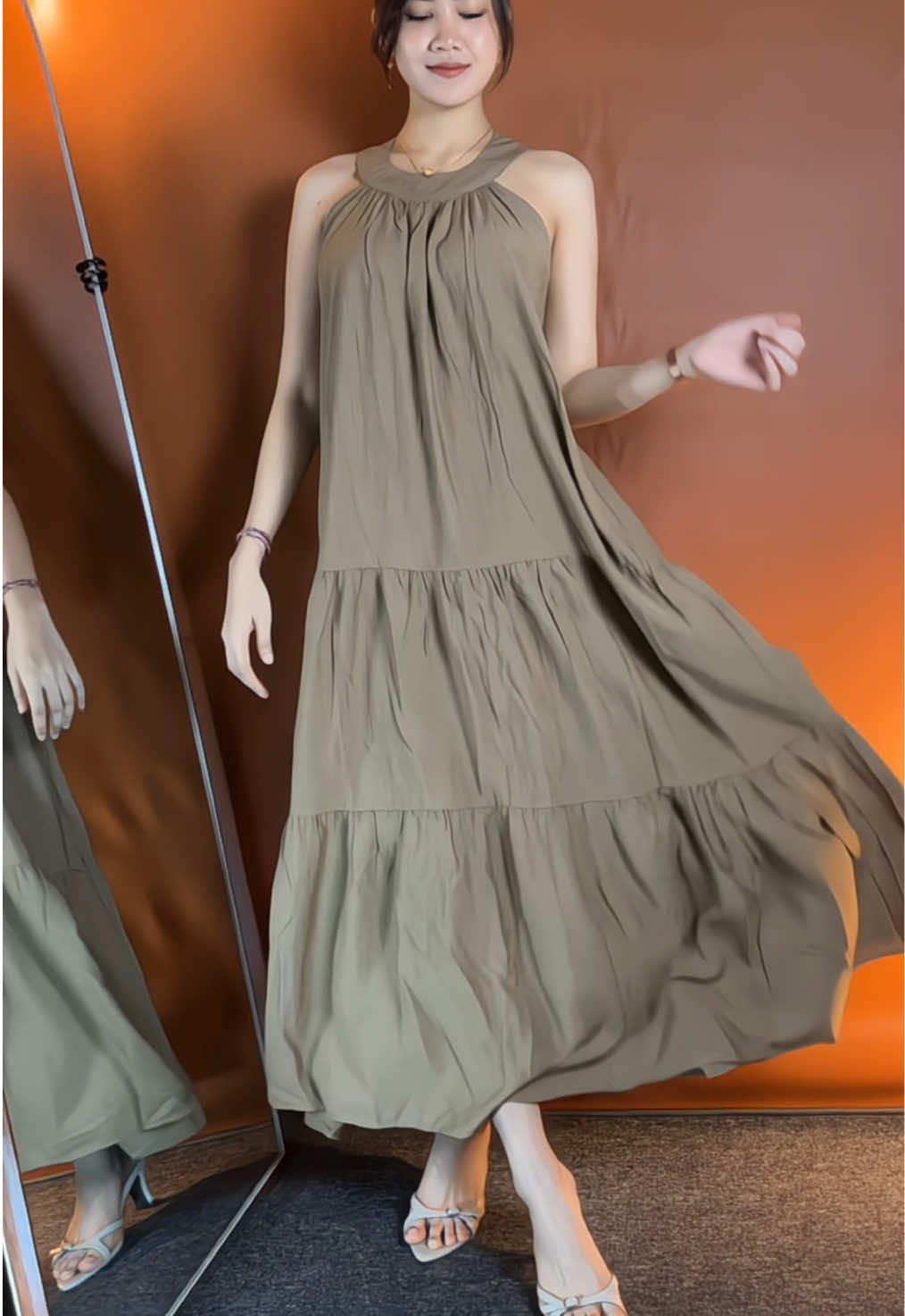 Rekomendasi Halter Neck Long Dress bisa buat hijab juga nih! 😍 #halterneckdress #LongDress #Dress #RekomendasiOutfit #outfitideas 
