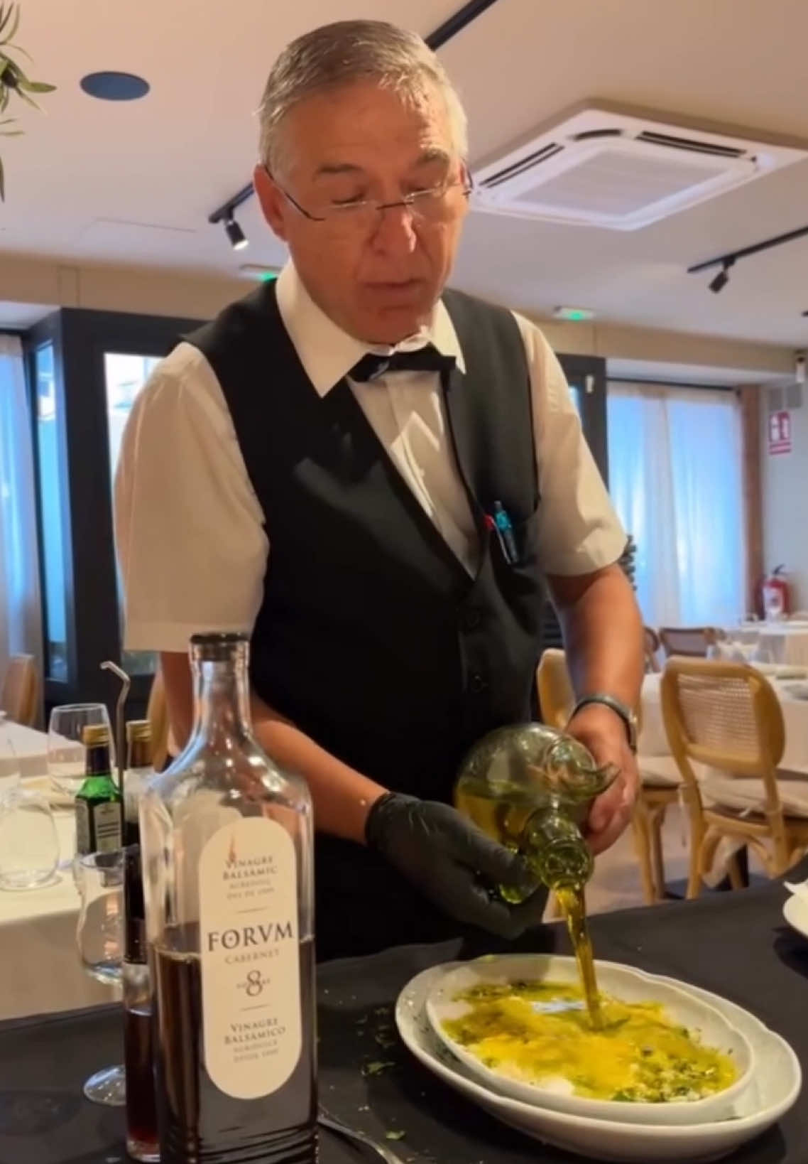 En la cocina de Victor, los boquerones se transforman en mucho más que un plato: 🐟 ✨ Cada bocado refleja técnica, dedicación y sabor auténtico  Nos vemos en calle Mallorca 20 en Barcelona  #asadorelbierzo #boqueronesconarte #boqueronesvirales #gastronomíaconalma #barcelonafood 