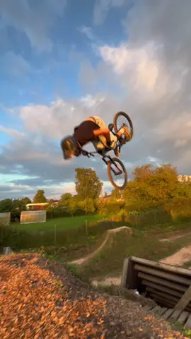 Loving the golden hour😍🤘 @NAKED Optics giving me the best glove feel🤘