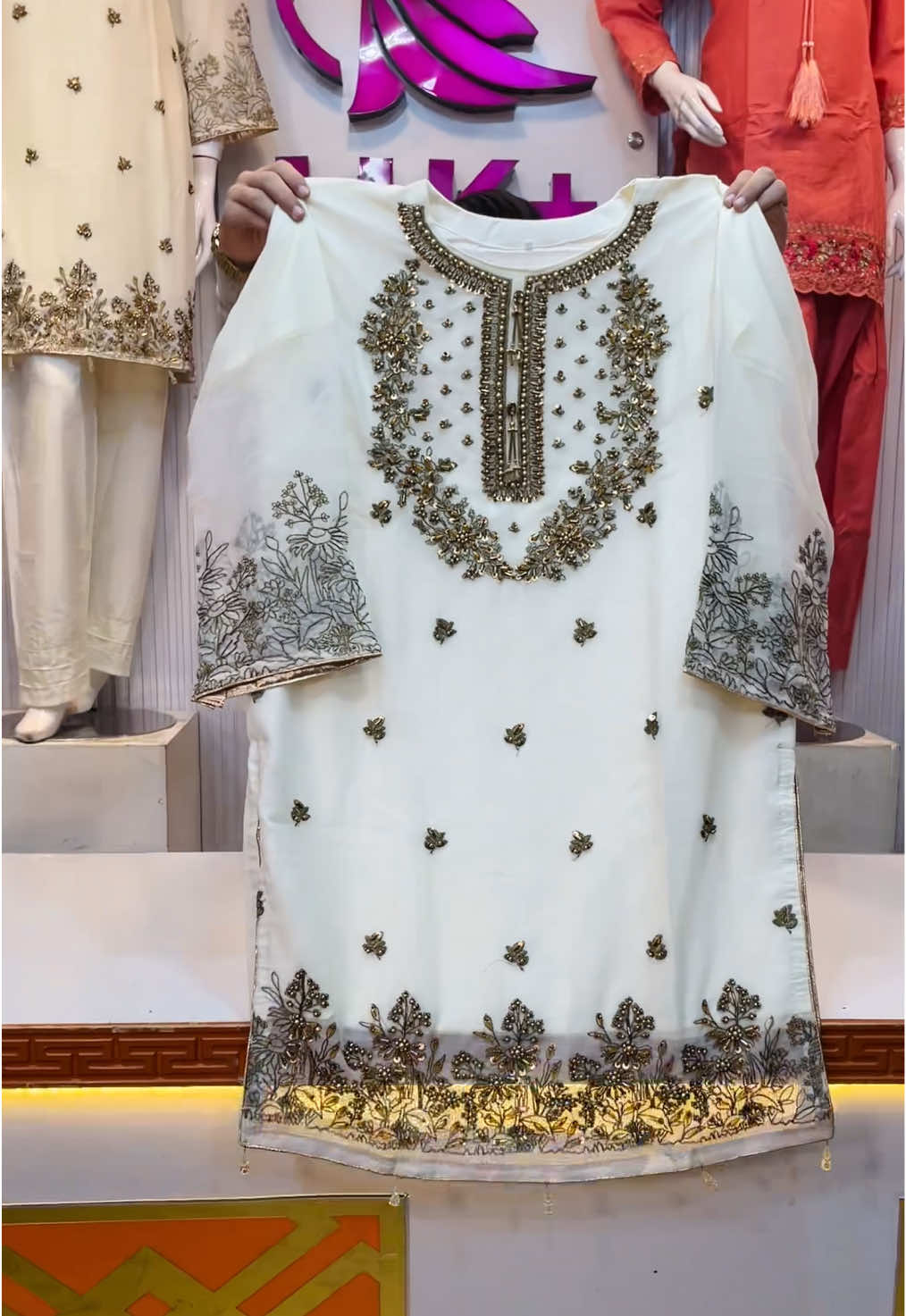 New shapoon shalwar kameez price 3000 all over Pakistan cod #viral #trending ##foryou #trending 