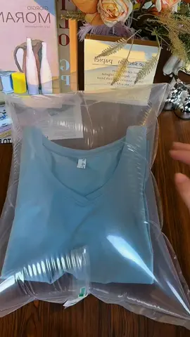 #atasanwanita #kaosvneck #kaospolos #kaosmurah #kaosviral 