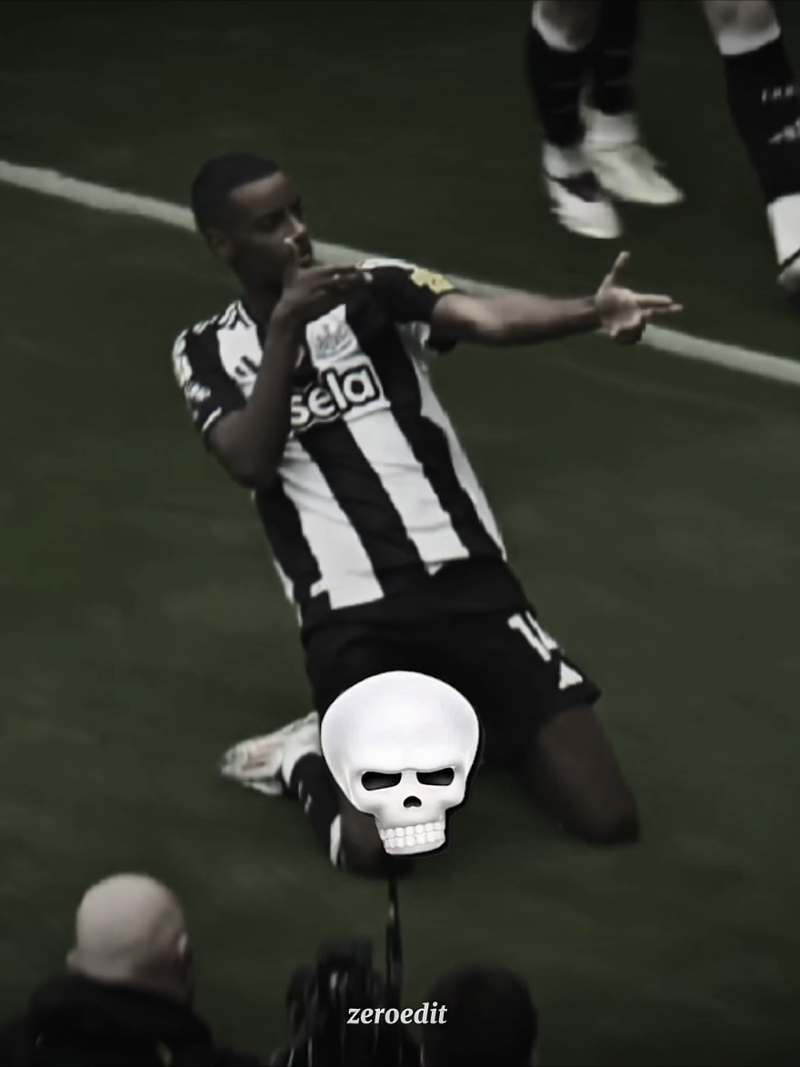 Liverpool new striker💀 #isak #liverpoolfc #dribble #skills #football 