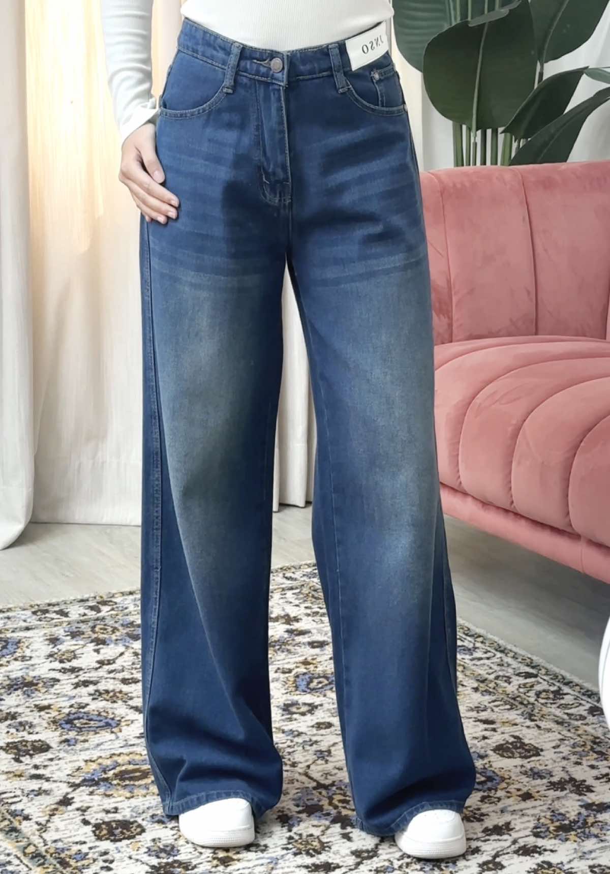 Basic tapi powerful  WEEKEND 687 cocok dipaduin dengan outfit apapun 👌 #JINISO #jinisoemangkeren #autokeren #highwaistloose #loosejeans 
