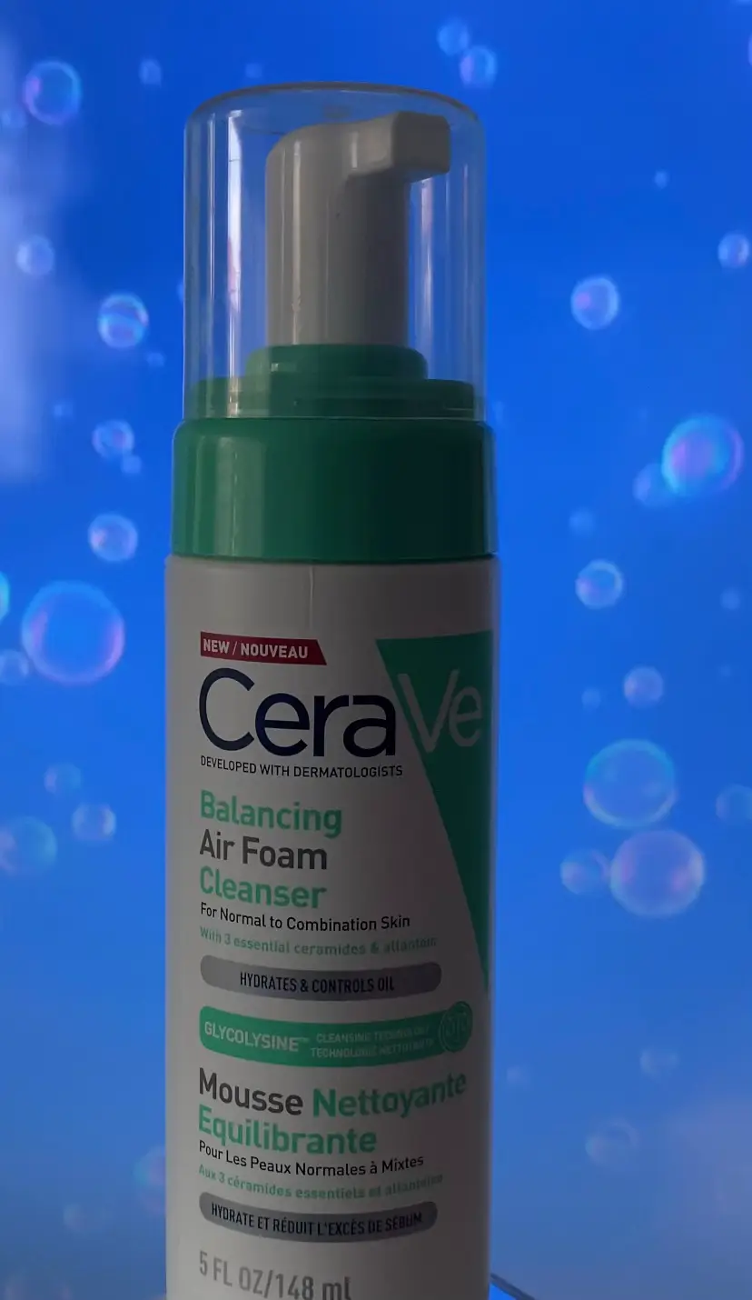 Am avut o experiență pozitivă în urma utilizării noii spume de curățare AIR FOAM de la CeraVe. Produsul s-a dovedit a fi eficient în curățarea delicată a tenului, reechilibrând pielea  fără a o usca. Am apreciat în mod deosebit efectul de hidratare de lungă durată și reducerea aspectului lucios al tenului. Textura lejeră a spumei și senzația de prospețime oferită după aplicare contribuie la o rutină de îngrijire plăcută și eficientă.  💫Recomand acest produs celor care își doresc un ten curat, echilibrat și vizibil revitalizat. @BUZZStore @CeraVe  . . . #BUZZ_CeraVeAFC #CeraVe #CeraVeRomania #SkincareRoutine