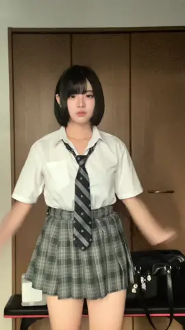 今となって制服でいっぱい出かければよかったって思ってる#07 #女子高生 #制服 #ディズニー行きたい 