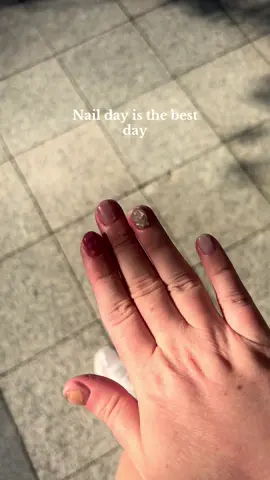 My hands are dryyy lol 🫣#nailday #seoultravel #nailart #koreannailstyle #fyp 