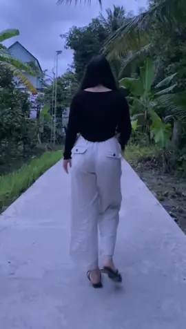 Có ai cản đường đâu mà 🤭 #T #xh 