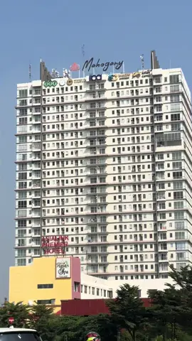 Availabe Apartemen Mahogany Karawang by EL Room. Sewa Harian,Mingguan & Bulanan, Fasilitas Free wifi & Netflix  kamar dijamin bersih,steril,fasilitas lengkap,Aman,nyaman,terjamin & privasi aman. Staycation Anti Ribet!!! Info/For Booking WA/Telpon yang ada di Bio 0856-9139-0835 #staycation #mahogany #pengianapankarawang #karawang #apartemen 