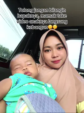 Outfit mamak2 momong anak, baju pendek ga ngaruh yg penting pake kerudung aja udahhh aman🤭🤫