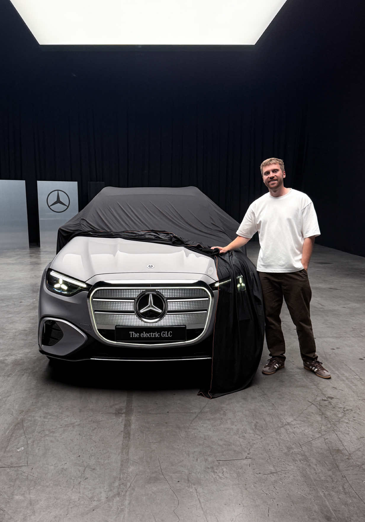 New Mercedes electric GLC! 🤯 	•	Power: up to 360 kW (489 hp)   	•	0–100 km/h: 4.3 seconds   	•	Top Speed: 210 km/h   	•	Range: up to 713 km    	•	Battery: 94 kWh   	•	Charging: up to 330 kW  What do you think? 🤔 #mercedes #mercedesglc #electricglc