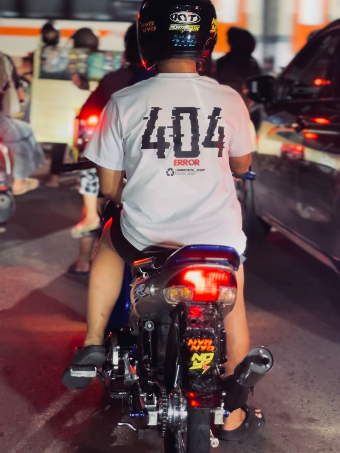 Kaos standar bertema 