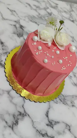 كيك حسب الطلب 🪻🎂  للحجز قبل يوم او يومين  لطفاً 🪻 توجد خدمة توصيل داخل بغداد فقط 🚖