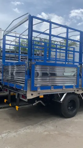 Ốp lươn, khoá - lề, Inox sáng bóng trên nền xe QKR230 thùng bạt #isuzu #qkr230 #isuzuqkr230 #qkr230thungmuibat #thungmuibat 