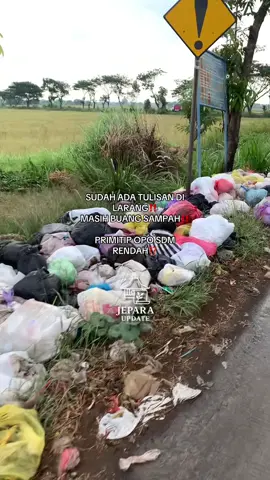 Lokasi Jalur Mayong-Paren-Welahan!!! Jaluk.ane diwei cctv seng buak sampah neng kono posting wae lah kapok! #buangasampah #sampah #fyp #beritajepara #mayong 