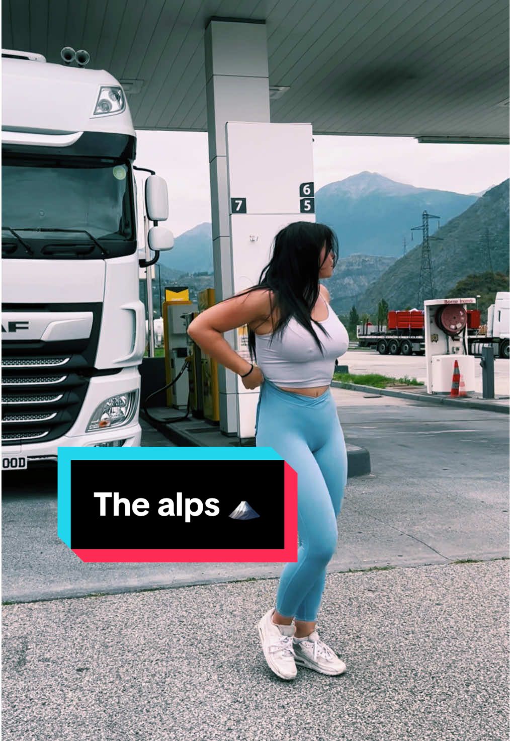 Proudly knowing European trucking beats uk trucking hands down 😜👌#truckergirl850 #truckergirl #trucking #trucktok #truckers 
