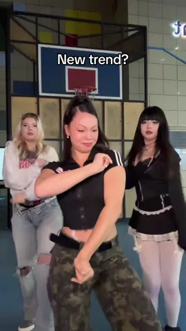 Красотки @mama_nyaf  @МЛАДШАЯ КРОСС ✌🏼 наш @akm_team #dancetrend2025 #newtrend #dancetrend #dancechallenge2025 #trendingdance 