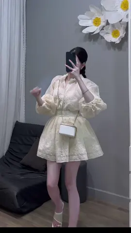 Đang ở độ tuổiiii🫨Tối thì khó ngủ. Sáng thì khó thức.Hướng nội nhưng hay hóng😃 