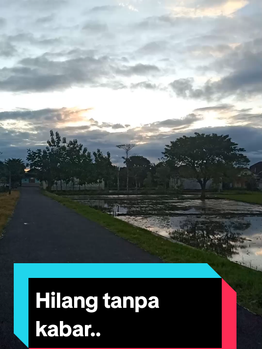 sakit yg begitu sakit itu ketika kita ditinggal begitu saja oleh seseorang yg sudah benar2 kita sayang...tanpa penjelasan kesalahan kita apa... #hilangtanpakabar #hilangtanpakabaritusakit🥺🥺 #hilangtanpaberita #storygalau💔🥀 #fyppppppppppppppppppppppp 