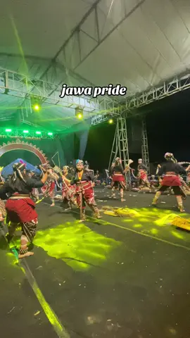 Tari Warok adalah kesenian tradisional kerakyatan dari Temanggung yang merupakan perpaduan seni tari, musik, dan drama yang menggambarkan sifat ksatria dan berbudi luhur. #waroksurup #waroktemanggungan #jaranantemanggungan #jawapride #pam #aswotomo #fyp 