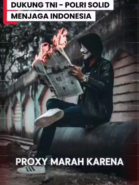 Indonesia Kuat Karena Persatuan dan Kesiapsiagaan Bangsanya Ketika dunia menghadapi guncangan politik, Indonesia tetap berdiri tegak. Kesiapsiagaan dan solidaritas rakyat menjadi benteng kokoh terhadap pengaruh luar dan ancaman yang mencoba menggoyahkan. Selama kita bersatu dan waspada, Indonesia akan terus melangkah maju dengan damai dan bermartabat. ✊✨ #IndonesiaSolid #JagaPersatuan #NKRIHargaMati #BangsaTangguh #IndonesiaDamai #TNI #Polri