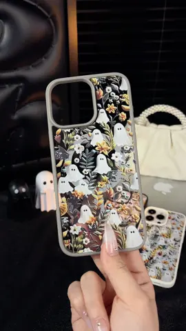 It's not only super cute 🥰 , but also super practical. 💡The magnetic function? So convenient!🤩#phonecase #cute #ghost #funny #magnetic 