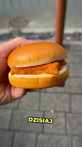 HIT. ❤️‍🔥 Od dziś oficjalnie możecie kupić klasyki w maku z lat 2000 🥵🍟 #filetofish #mcdonalds