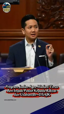 PROGRAM JUALAN AGRO MADANI TERUS BERIKAN IMPAK POSITIF KEPADA RAKYAT DAN USAHAWAN TEMPATAN Kementerian Pertanian dan Keterjaminan Makanan (KPKM) melalui Lembaga Pemasaran Pertanian Persekutuan (FAMA), Lembaga Pertubuhan Peladang (LPP) dan Lembaga Kemajuan Ikan Malaysia (LKIM) telah melaksanakan Program Jualan Agro MADANI di seluruh negara bermula April 2023. Bagi tempoh April 2023 hingga Ogos 2025, sebanyak 13,484 program telah dilaksanakan dengan tumpuan di kawasan berkepadatan penduduk termasuk kompleks kerajaan/agensi, outlet peruncitan agensi KPKM, kawasan perumahan, bandar serta pinggir bandar. KPKM turut memastikan program ini sampai ke seluruh pelusuk negara termasuk kawasan terpencil seperti di Pagalungan, Sabah, sekali gus membuktikan komitmen kerajaan dalam memastikan rakyat tidak tercicir daripada menerima perhatian serta bantuan. Melalui pelaksanaan program ini, barangan asas terpilih ditawarkan pada harga 10% hingga 30% lebih rendah daripada harga pasaran setempat. Langkah ini bukan sahaja membantu rakyat mengurangkan kos sara hidup dengan penjimatan terus, malah turut mempromosikan produk tempatan serta membantu petani dan usahawan memperluas pasaran mereka. Kementerian akan terus memperkukuh inisiatif ini agar manfaatnya dapat dirasai secara berterusan oleh rakyat dan golongan usahawan di seluruh negara. #AgroMADANI #KPKM #BersamaRakyat #JualanHargaPatut #KeterjaminanMakanan