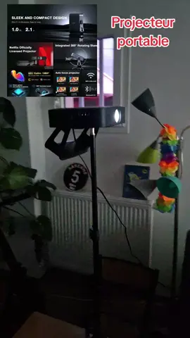 Projecteur portable simple et intuitif au fonctionnement  #pourmoi #projecteur #cinema #filmclips #maison 