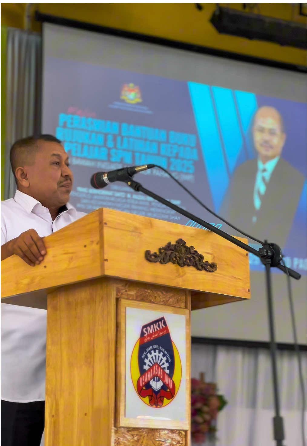 Majlis Penyerahan Inisiatif Makmur DUN Bukit Ibam : Kluster Pelajar (Bantuan Buku Rujukan dan Latihan kepada Pelajar SPM, STPM dan STAM)