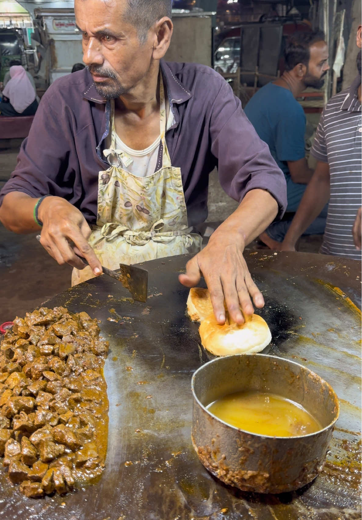 Bhora Tawa Kaleji Bun | Masala Kaleji Burger | Kaleji Masala | Bhora Kaleji Wala #bhorakaleji #kalejibun #streetfood #viralvideo #qkfooddiaries 