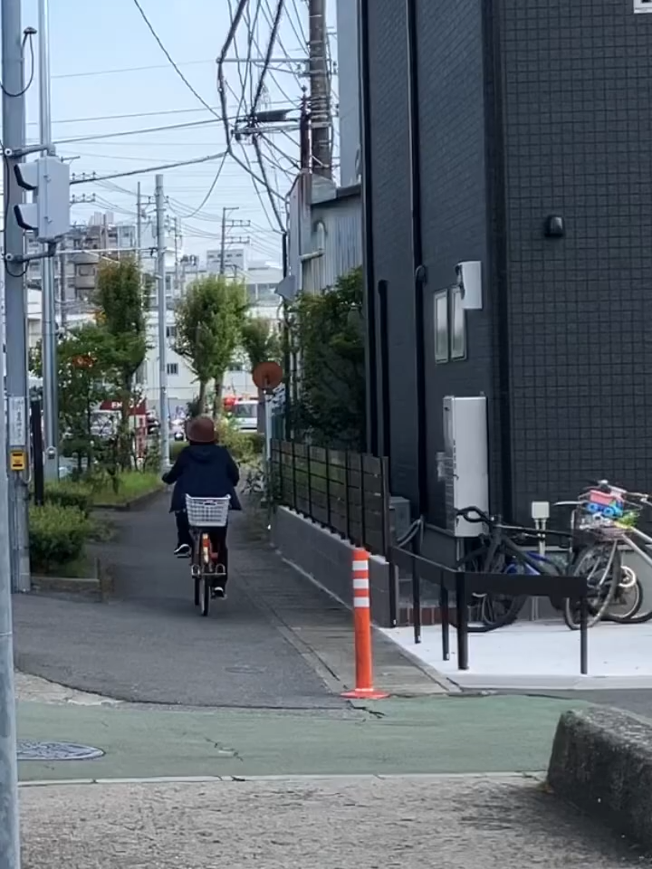勢いよく逆走！？リモートサイレンを鳴らし緊急走行！
