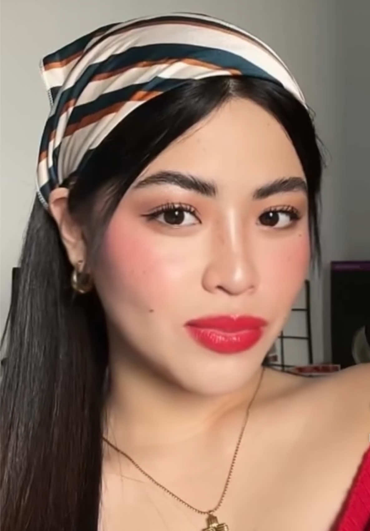 The holiday season is coming! We're already starting finding the perfect Christmas Red here at DETAIL HQ, and we've got a few suggestions for you! 🤭 Try our newest reds on the Jelly Blur Collection and see it for yourself 💋 #DetailCosmetics #IntentionalBeauty #JellyBlur #OffTheRecord #Forbidden