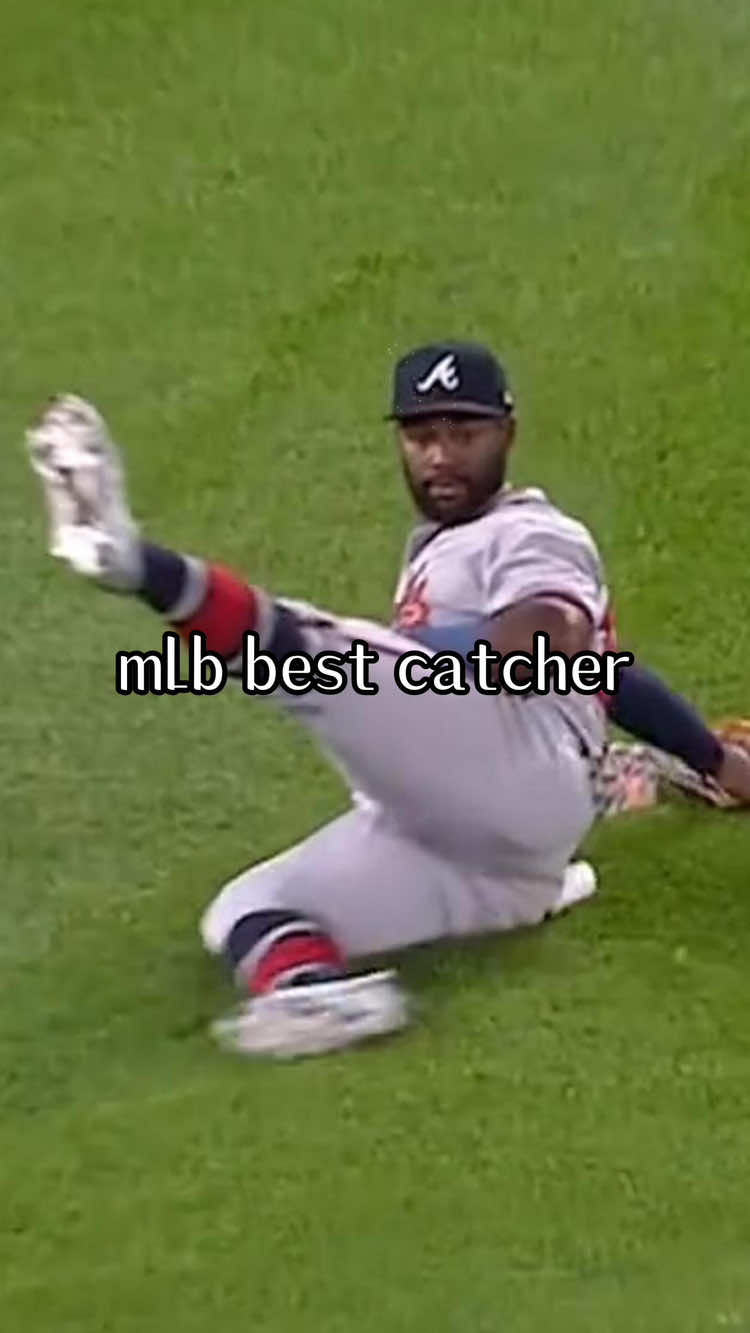 When the MLB catcher makes an IMPOSSIBLE play... his reflexes DEFY physics! 🤯🥊 #CatcherMagic #MLBDefense #BaseballGenius #ClutchMoment #gamesaver 