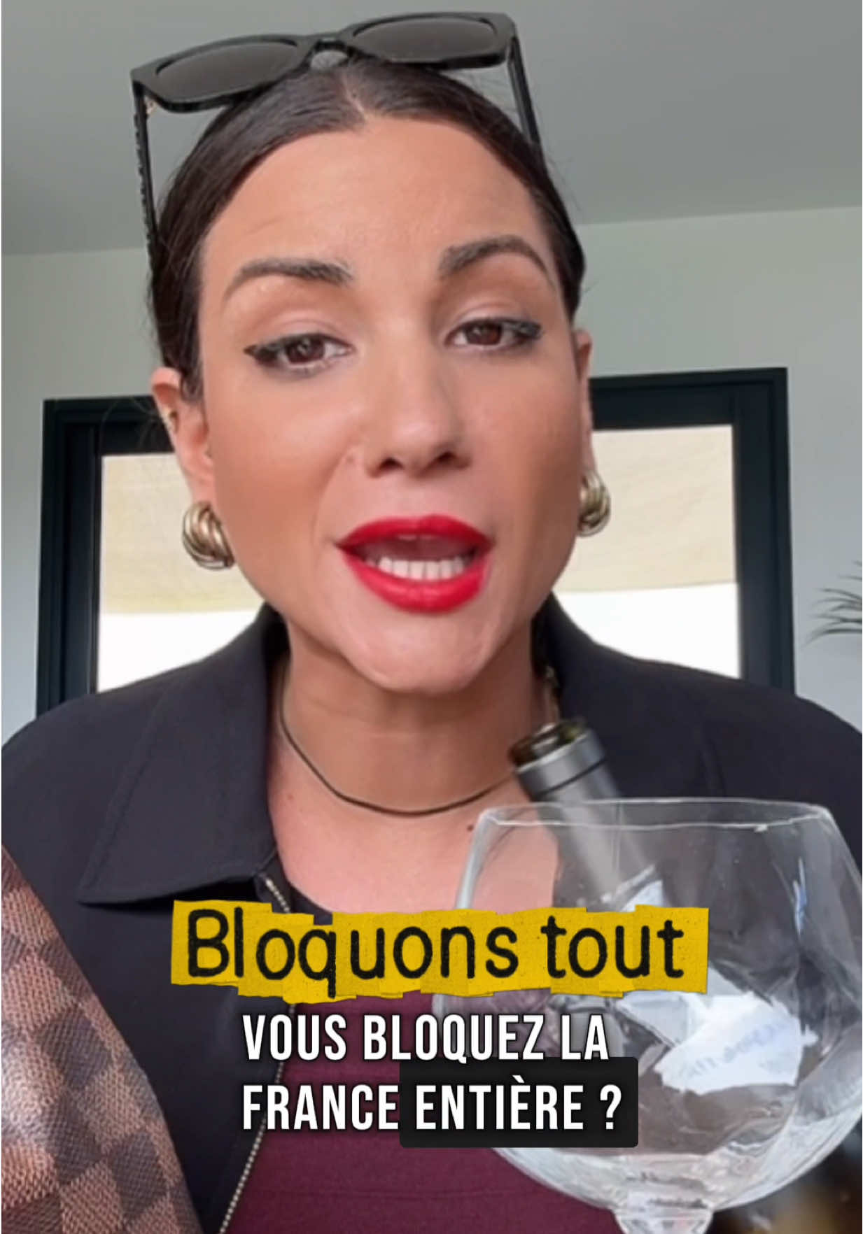 Cette personne beaucoup plus riche que toi, à qui tu mettrais bien quelques claques… 👋🏻🤬🤣  ⚠️ Attention second degré (avant que tu bloques mon compte au lieu de bloquer des ronds-points 😏). Alors, ce mouvement national ? 🇫🇷 Vous avez été impactés aujourd’hui ? 🧐 #bloquonstout #greve #parodie #humour #sketch           