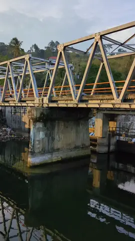 menikmati senja di jembatan Ombilin 😇 #ombilindanausingkarak  #danausingkarak  #minangrancak #senja 
