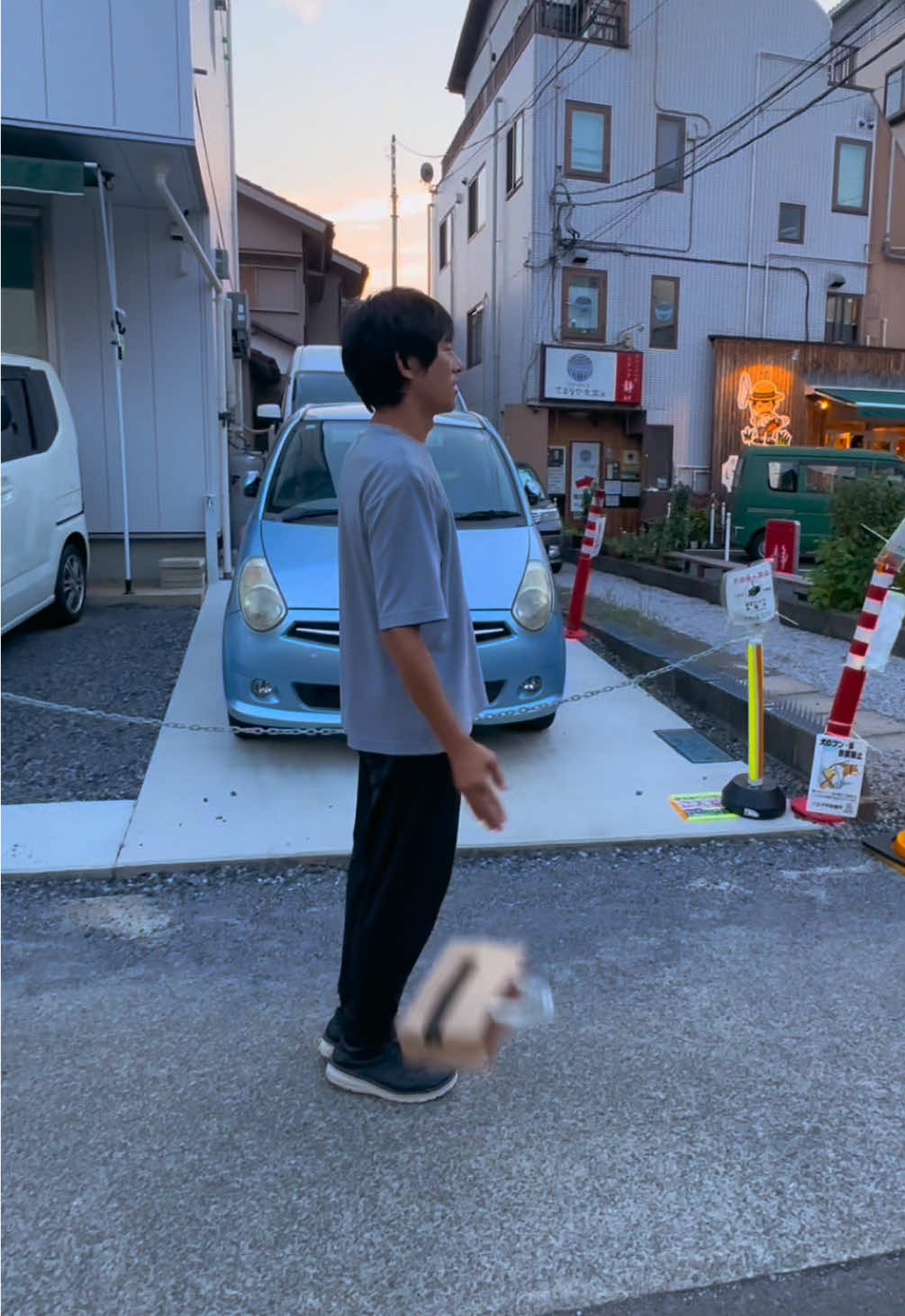 屋台ラーメン しゅんやっちゃん 東京八王子にある 開店前から行列のできる屋台ラーメン屋さん チャーシューメン　950円 📍〒193-0845 東京都八王子市初沢町１２７７−８ みんなの東京の好きなラーメン屋さんも教えてね！ 平日にも関わらず、行列ができていてビビりました！ @たもグルメ【Japanese food】 さんに教えていただきました！ ありがとうございます👏 Yatai Ramen Shunya-chan Located in Hachioji, Tokyo A street ramen shop with queues even before opening Char shumen 950 yen 📍1277-8 Hatsuzawa-cho, Hachioji City, Tokyo 193-0845 Please tell me your favorite ramen shop in Tokyo! Even though it was a weekday, I was scared because there was a line! #東京グルメ 