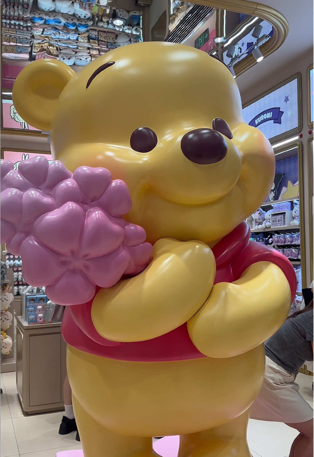 Huge Winnie the Pooh 🥰#winnie #miniso #cute #viraltiktok #GetReadyforFashionWeek 