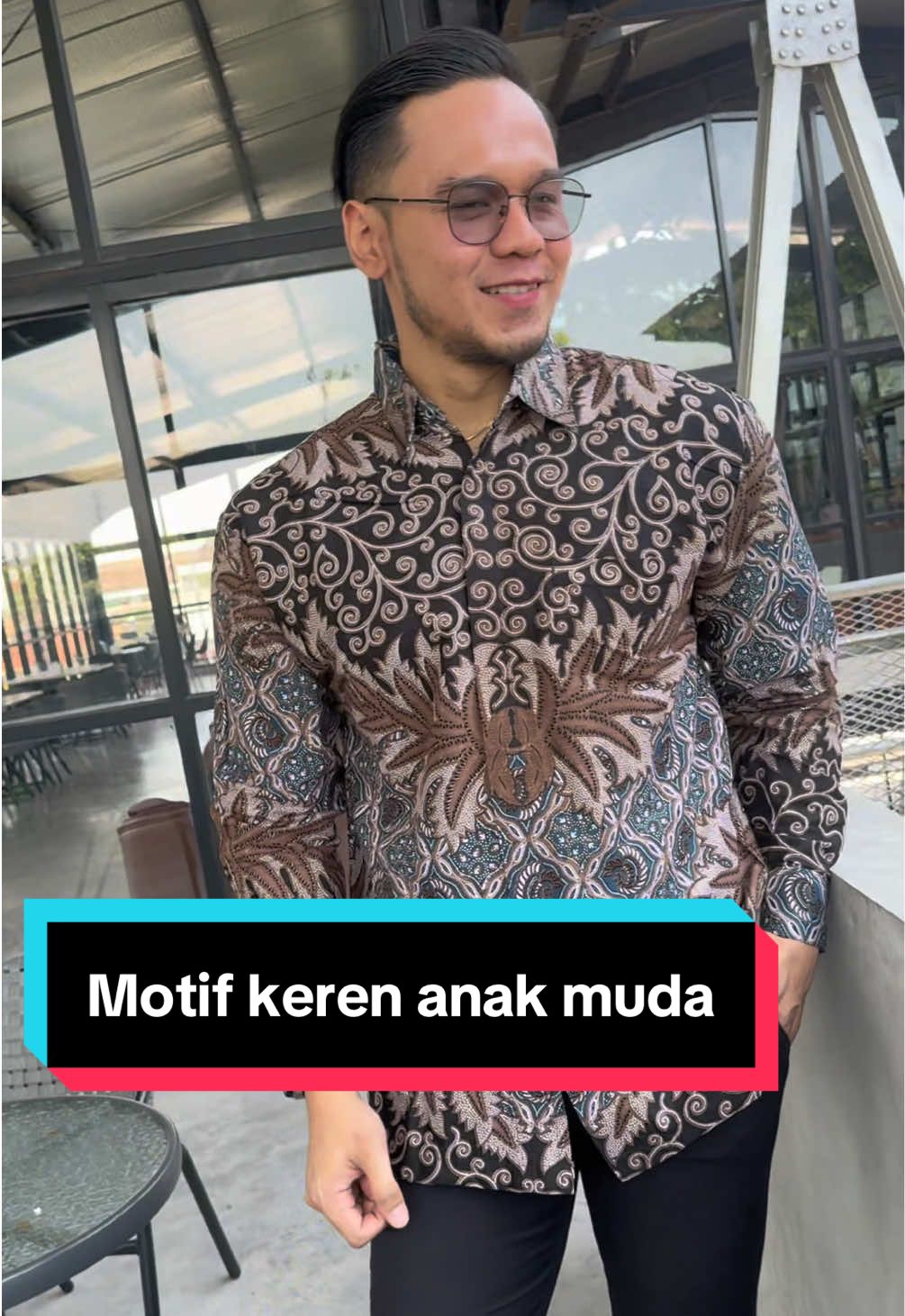 Motifnya keren cocok buat anak muda nih.. #batikluhuradiputra #affiliate #batikanakmuda #kemejabatikpria #batikbestseller 