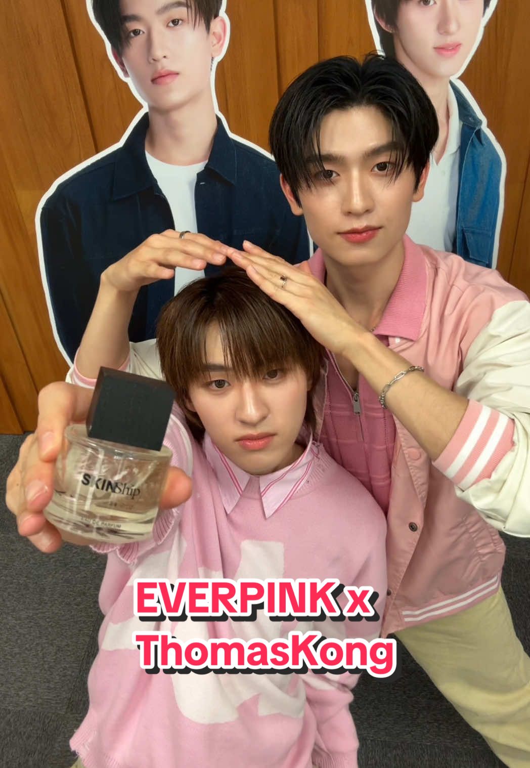 ขยายเวลากิจกรรม!!! มาร่วมลุ้นเป็น Lucky Fan 55 ผู้โชคดี ของโทมัส-ก้อง 📱VDO Call (2 Mins) - 10 รางวัล 📸 Polaroid with Sign - 20 รางวัล 💗 Griptok - 25 รางวัล 🛍️ เพียงช้อป น้ำหอม EVERPINK x ThomasKong Essence of Emotion Special Set หรือ น้ำหอม EVERPINK Essence Of Emotion ก็สามารถลุ้นเป็น Lucky Fan 55 ท่าน ของโทมัส-ก้อง Tiktok : Everpink Cosmetics Line Shoppping : @everpinkcosmetics Date : 9-13 September 2025 *เงื่อนไขเป็นไปตามที่บริษัทฯ กำหนด #EVERPINK  #โทมัสก้อง  #thomaskong  #E#EVERPINKxThomasKongEVERPINKEssenceOfEmotion