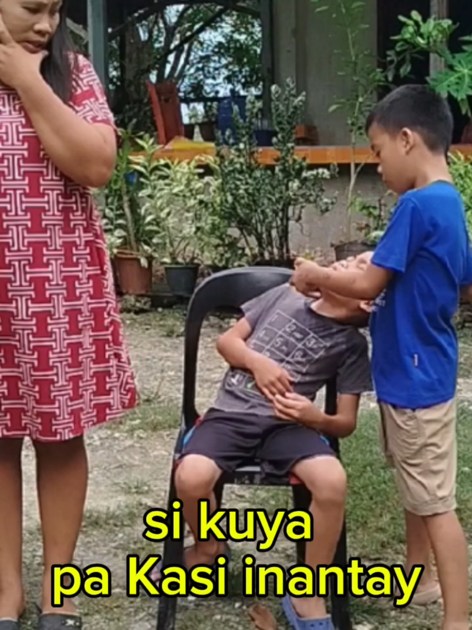 nadamay pa ako#viraltiktok #viraltiktokvideos✅foryou #familyfunnyvideos😂😂😂 #motherandsonfunnyvideos #fyppageforyou 
