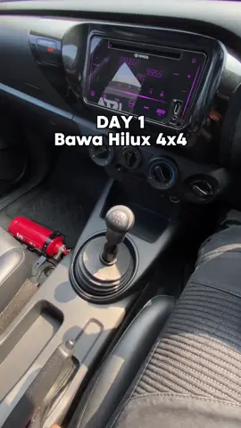 🧠: Ini cara mundur nya gimana kok malah ke gigi 1 😭 #toyotahilux #toyotahilux4x4 #hilux #hilux4x4
