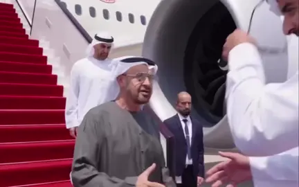رئيس الدولة يصل الدوحة في زيارة أخوية .. وأمير قطر في مقدمة مستقبليه وصل صاحب السمو الشيخ محمد بن زايد آل نهيان رئيس الدولة 