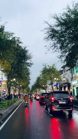 Jogja after rain🫧☔️ #malioboro#jogja#fypage 